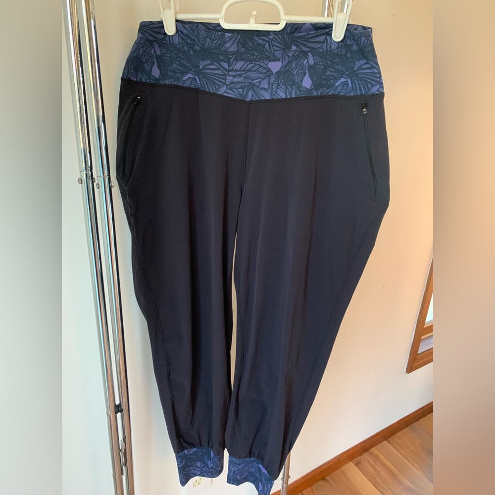 Youer brand Follow Through Pant (jogger); good condition